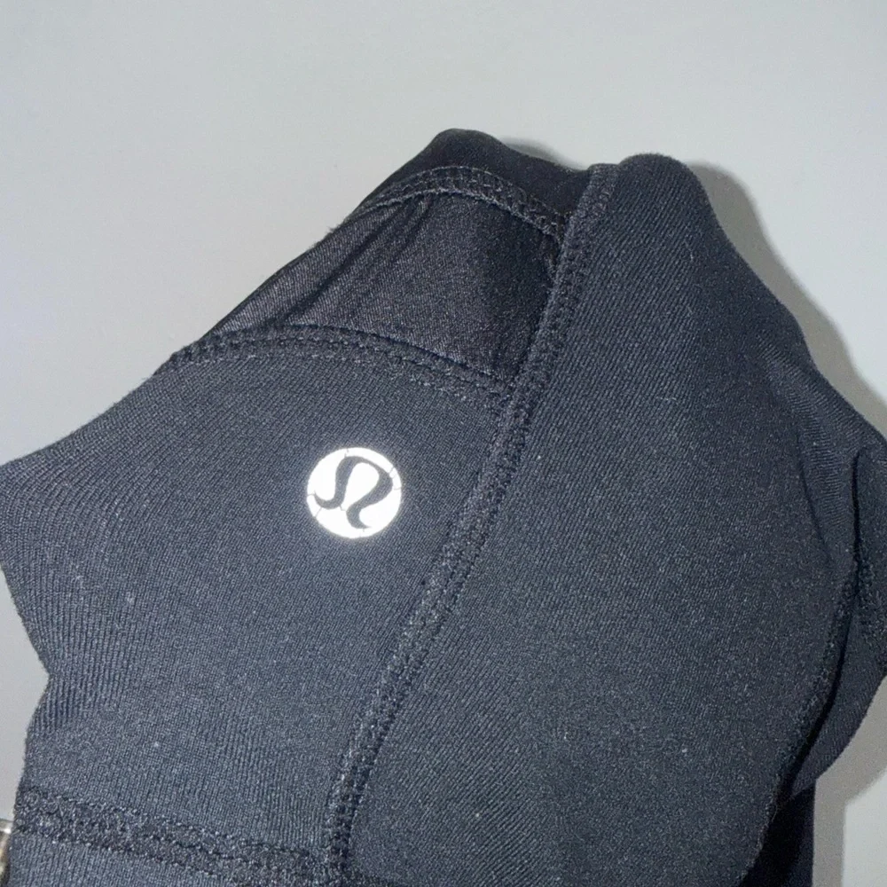 Lululemon black capri size 6